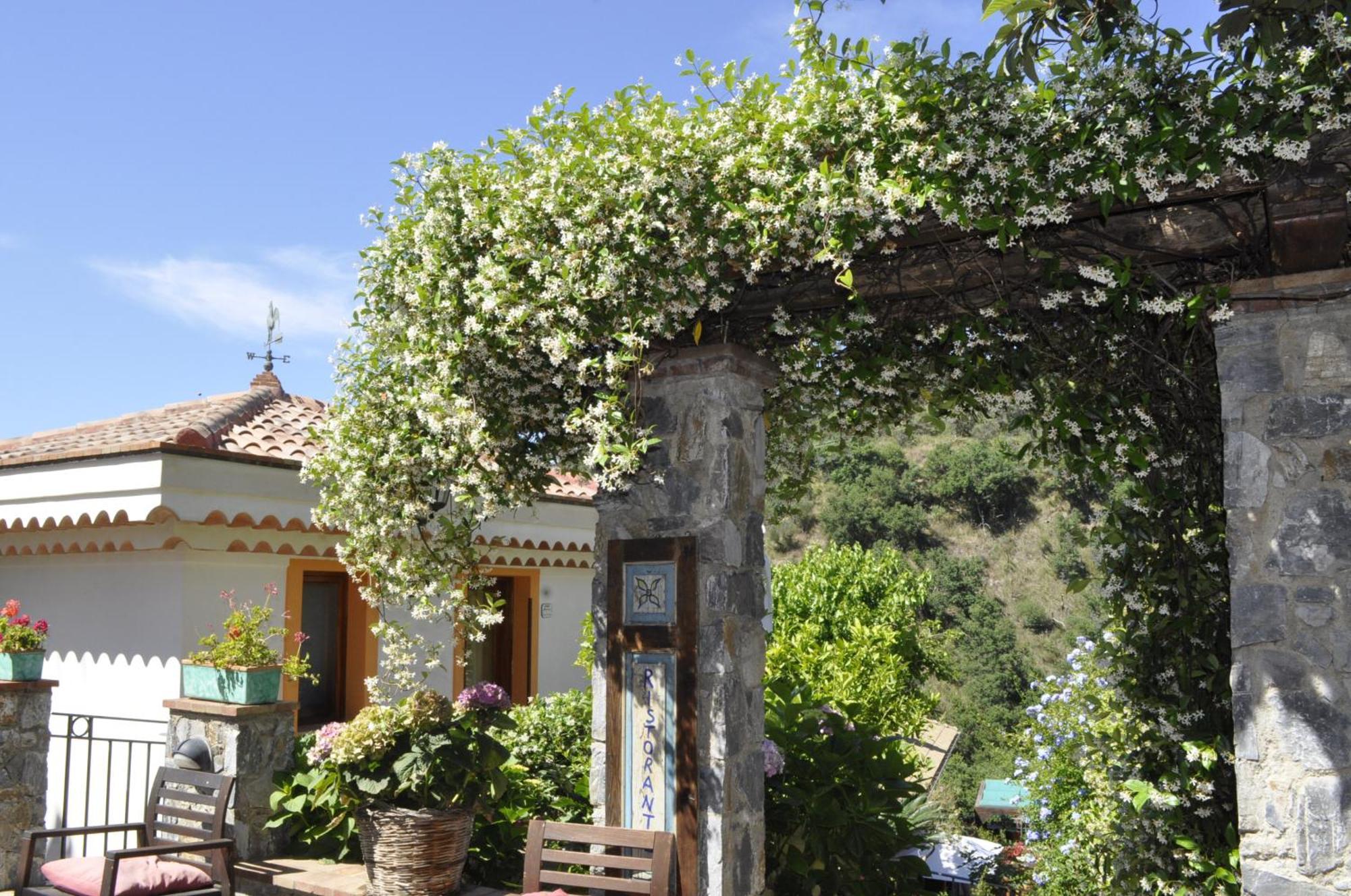 Borgo San Francesco Hotel Gioiosa Marea Exterior photo